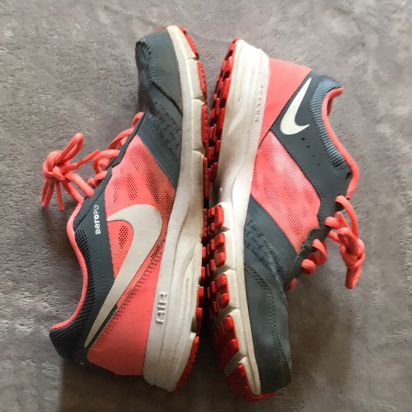 Nike Air Relentless 4 Salmon and Gray Sneakers - Picture 2 of 6